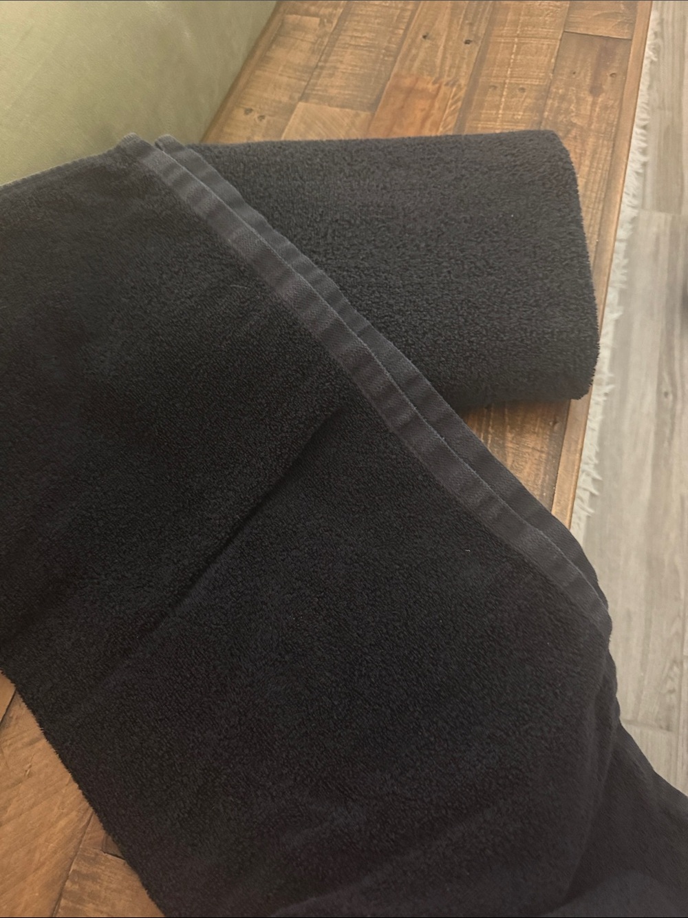 Black Plush Bath Towels - Luxury Softness - Picture 2 of 2